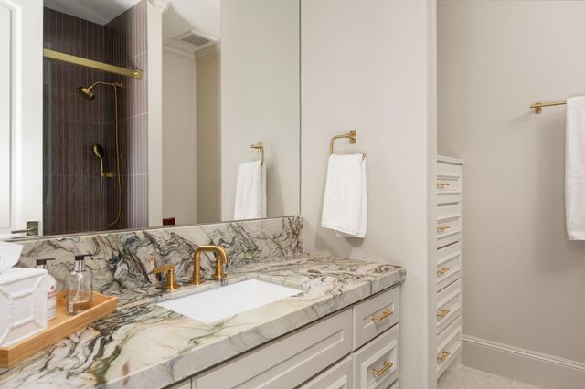 2215 North Boulevard, Houston, TX 77098