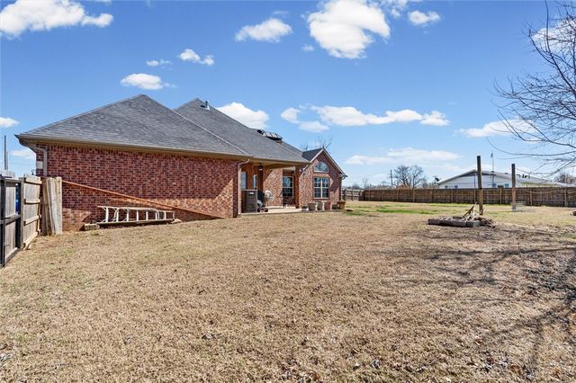 200 W Kimberly Lane, Rogers, AR 72756