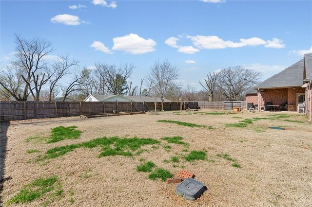 200 W Kimberly Lane, Rogers, AR 72756