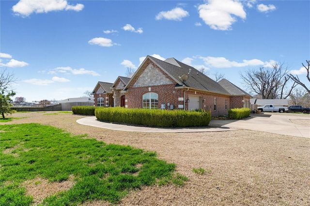 200 W Kimberly Lane, Rogers, AR 72756