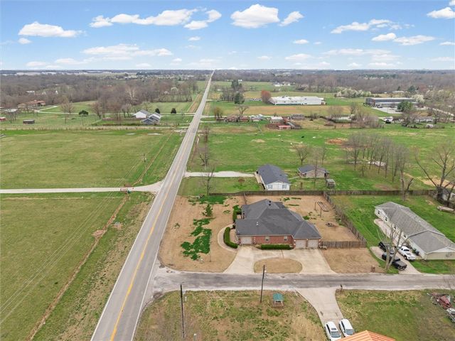 200 W Kimberly Lane, Rogers, AR 72756