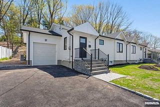 15 Bredder Court, Elmwood Park, NJ 07407