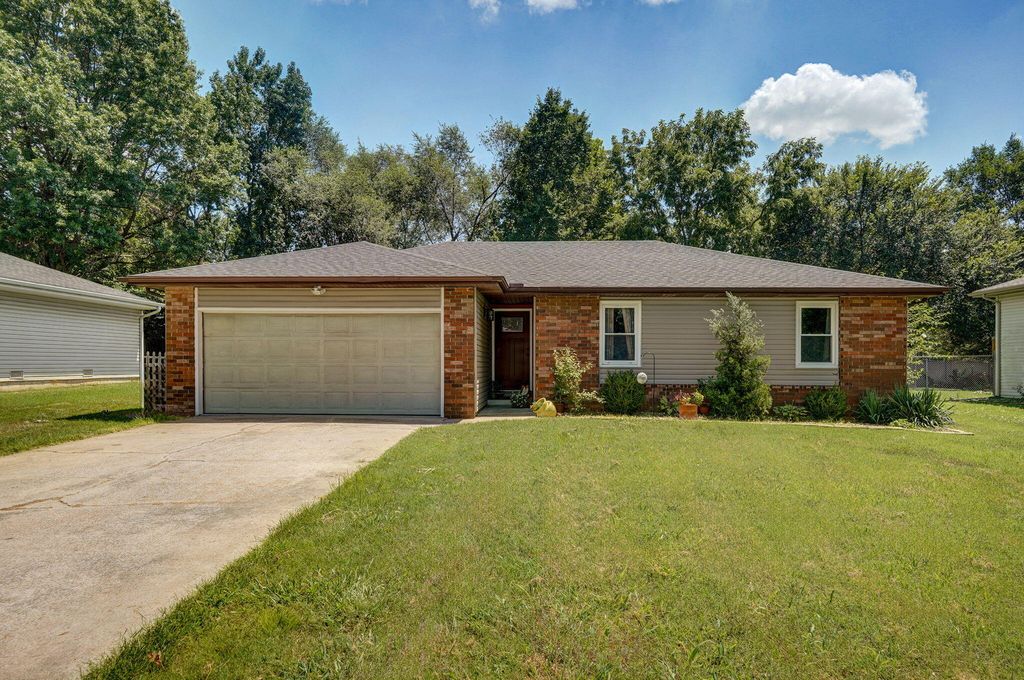 5432 South Honeysuckle Lane, Battlefield, MO 65619