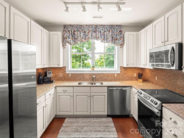5 Farleigh Street 104, Asheville, NC 28803