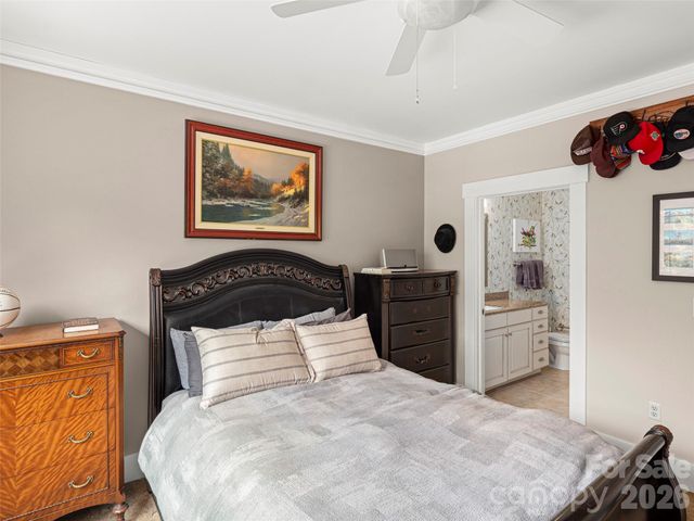 5 Farleigh Street 104, Asheville, NC 28803
