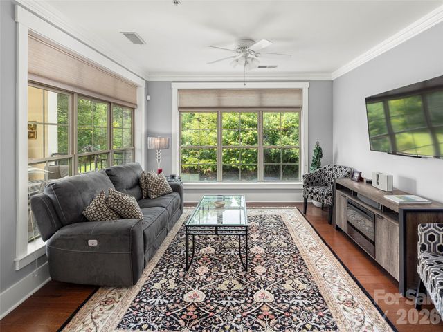 5 Farleigh Street 104, Asheville, NC 28803