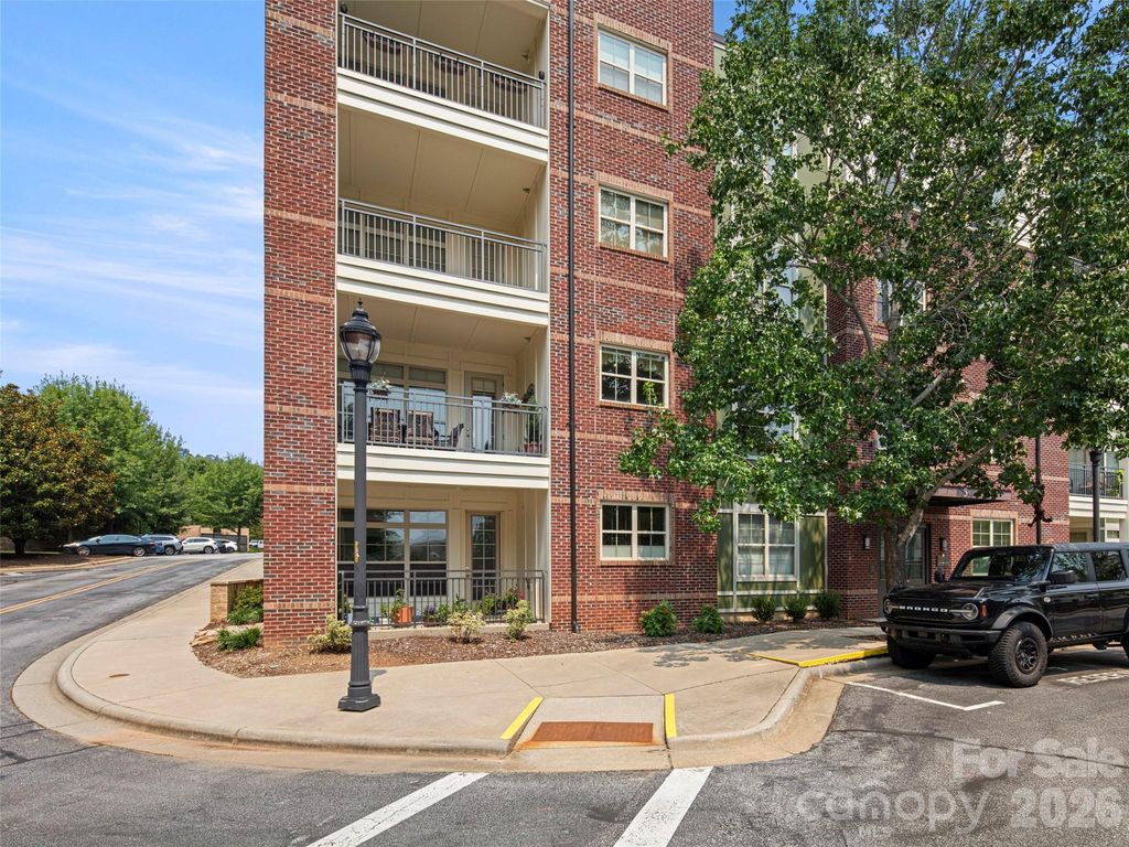 5 Farleigh Street 104, Asheville, NC 28803