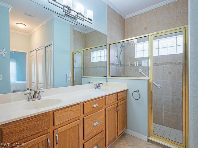 64 Glen Eagle CIR, Naples, FL 34104