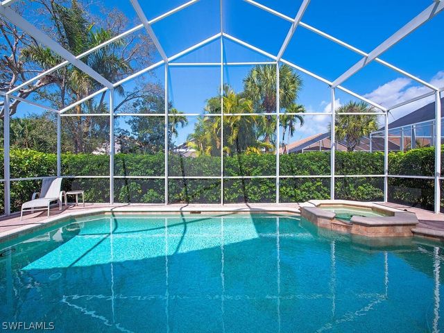 64 Glen Eagle CIR, Naples, FL 34104