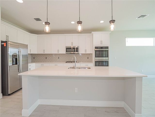 6422 High Pointe Circle, Vero Beach, FL 32967