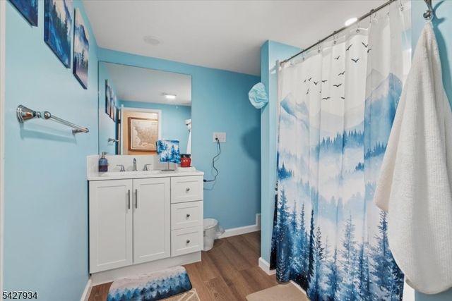 77 Brooklyn Rd, Stanhope Boro, NJ 07874