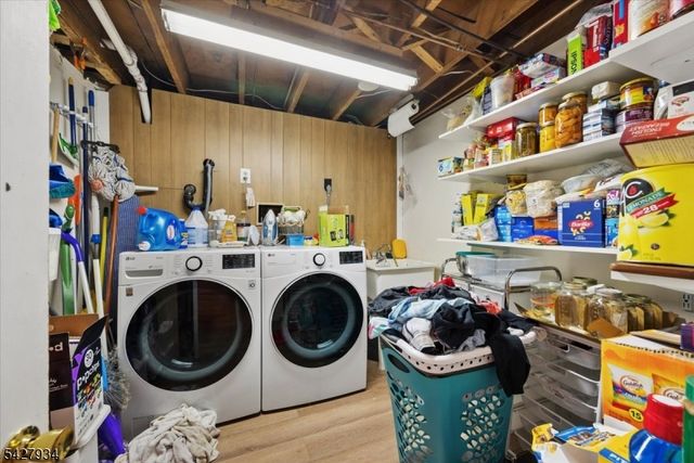 77 Brooklyn Rd, Stanhope Boro, NJ 07874