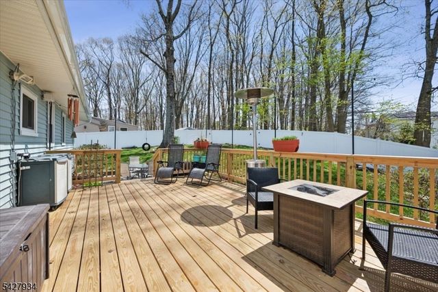 77 Brooklyn Rd, Stanhope Boro, NJ 07874