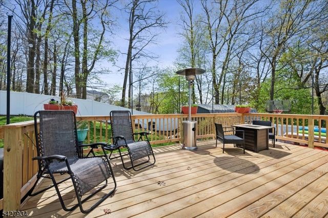 77 Brooklyn Rd, Stanhope Boro, NJ 07874
