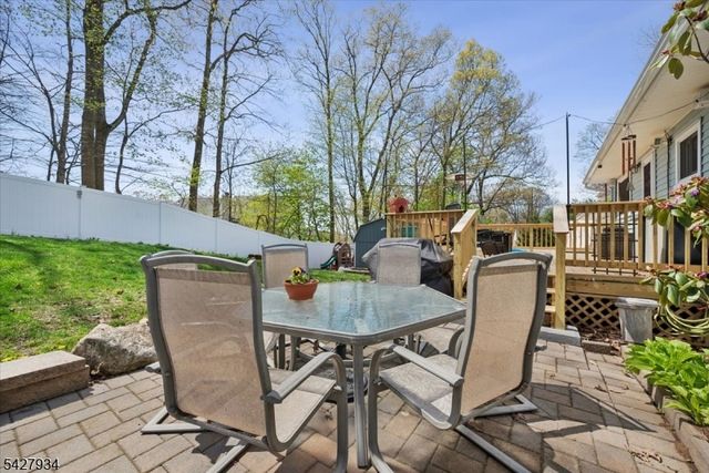 77 Brooklyn Rd, Stanhope Boro, NJ 07874