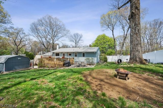 77 Brooklyn Rd, Stanhope Boro, NJ 07874