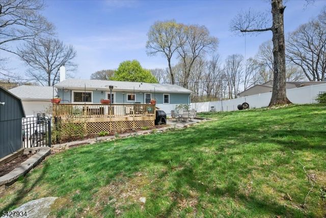 77 Brooklyn Rd, Stanhope Boro, NJ 07874
