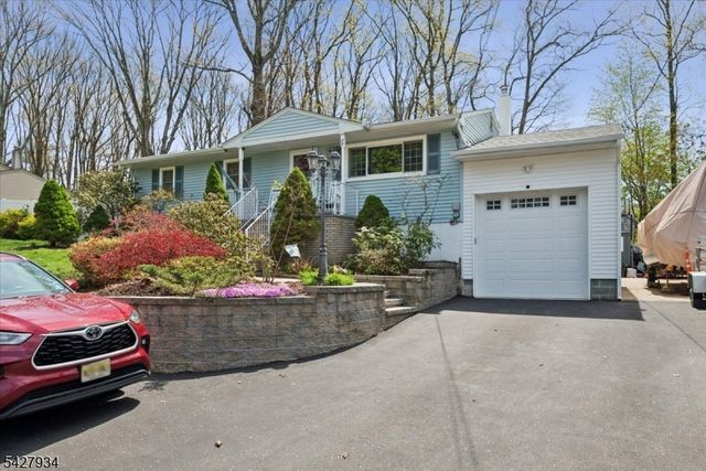 77 Brooklyn Rd, Stanhope Boro, NJ 07874