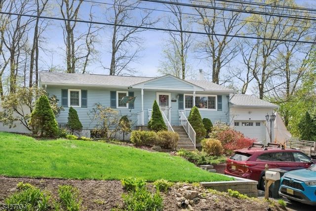 77 Brooklyn Rd, Stanhope Boro, NJ 07874