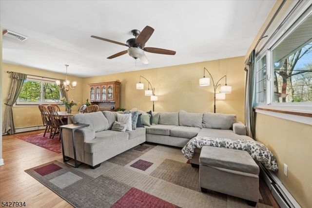 77 Brooklyn Rd, Stanhope Boro, NJ 07874