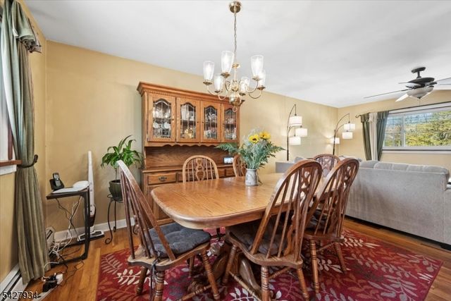 77 Brooklyn Rd, Stanhope Boro, NJ 07874