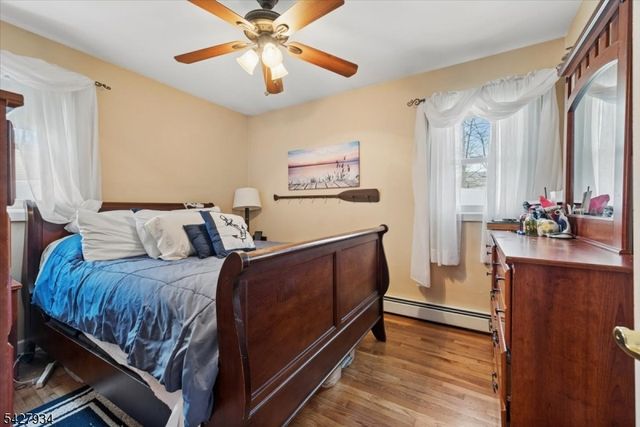 77 Brooklyn Rd, Stanhope Boro, NJ 07874