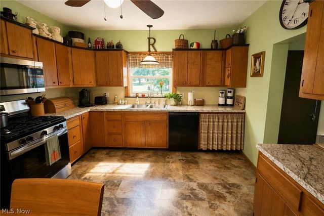 154 Taylor Road, Barberton, OH 44203