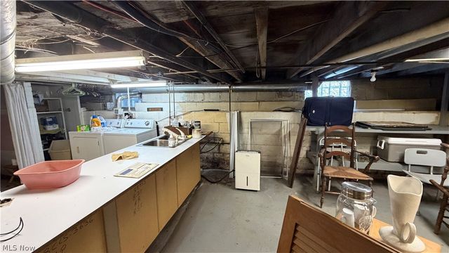 154 Taylor Road, Barberton, OH 44203