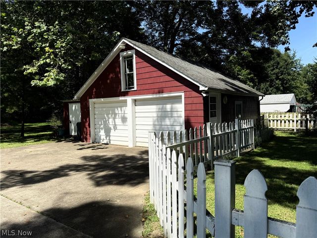 154 Taylor Road, Barberton, OH 44203