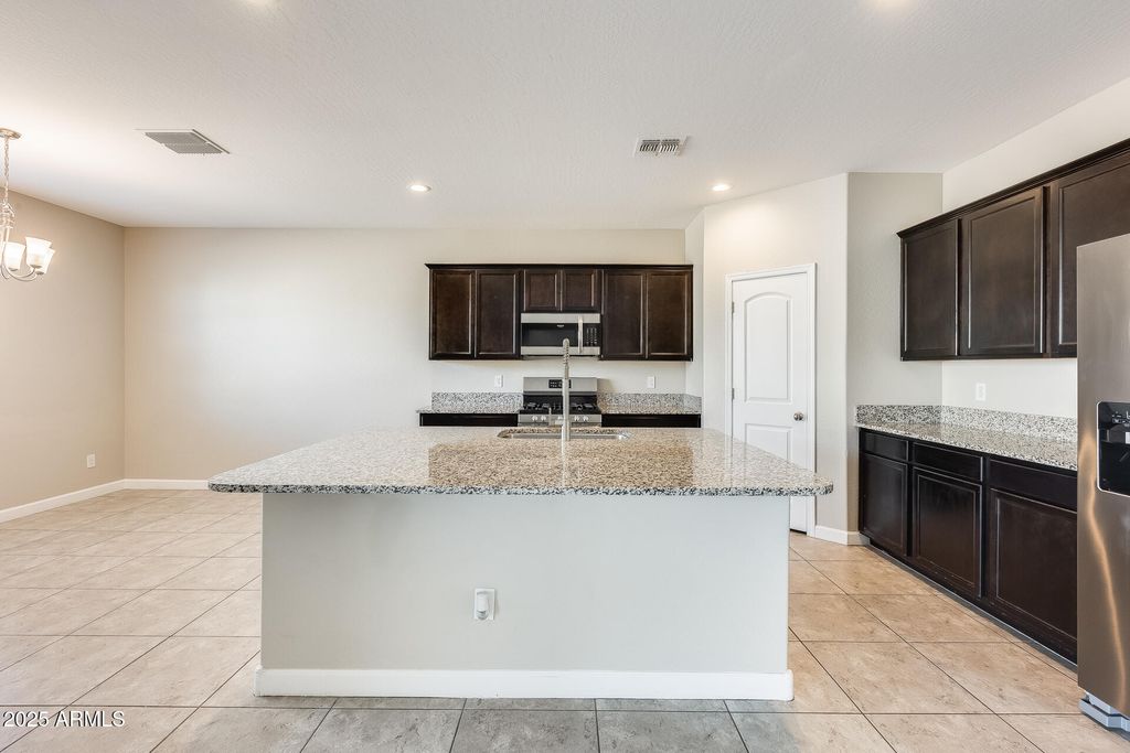 Image 12 of property listing at 30388 W AMELIA Avenue, Buckeye, AZ 85396