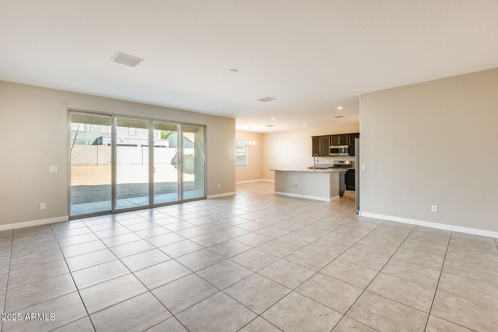 Image 3 of property listing at 30388 W AMELIA Avenue, Buckeye, AZ 85396