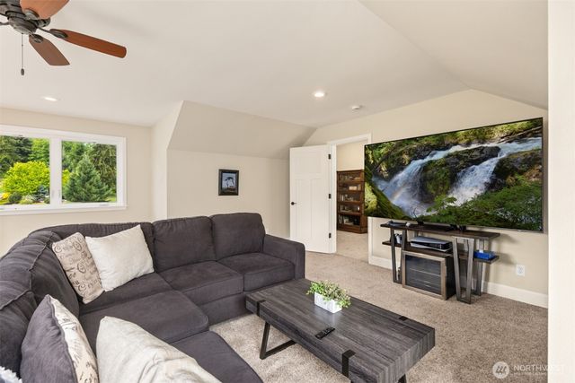 39170 NE No Name Place, Hansville, WA 98340