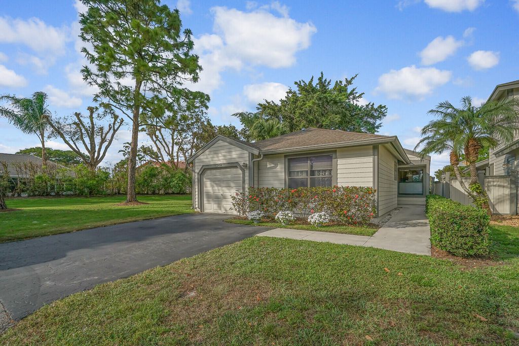 2492 Bedford Mews Drive, Wellington, FL 33414