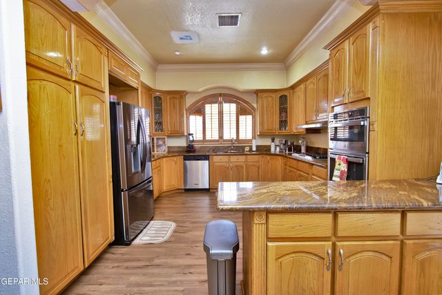 861 COUNTRY CLUB Road, El Paso, TX 79932