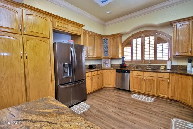 861 COUNTRY CLUB Road, El Paso, TX 79932