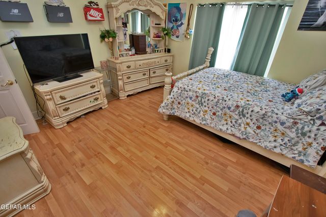 861 COUNTRY CLUB Road, El Paso, TX 79932