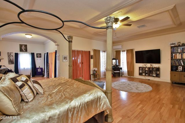 861 COUNTRY CLUB Road, El Paso, TX 79932
