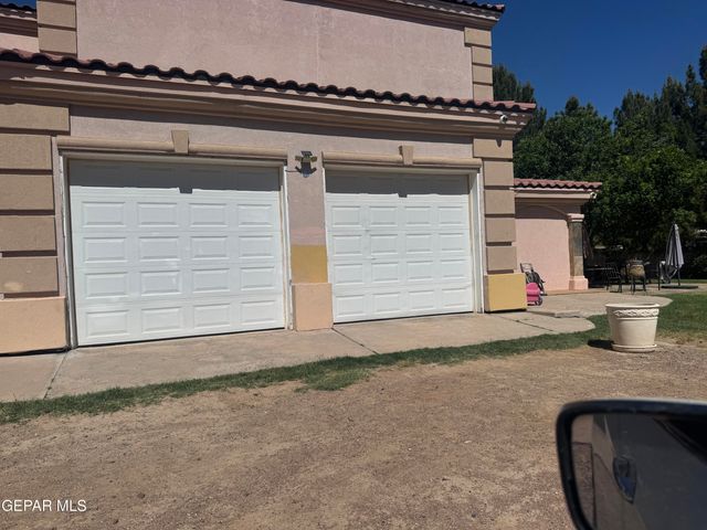 861 COUNTRY CLUB Road, El Paso, TX 79932