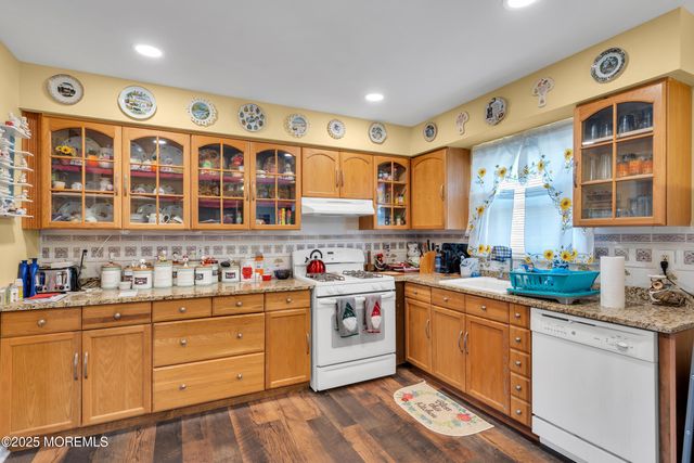 82 Scott Drive, Bayville, NJ 08721