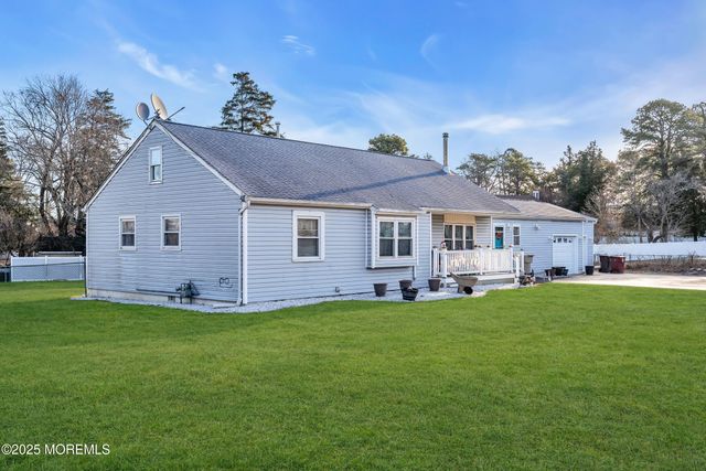 82 Scott Drive, Bayville, NJ 08721