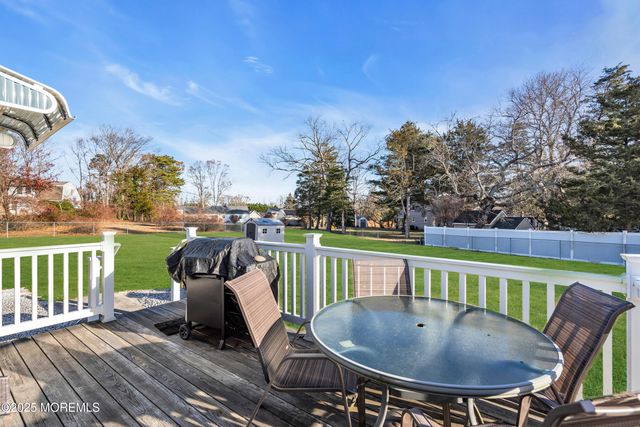 82 Scott Drive, Bayville, NJ 08721