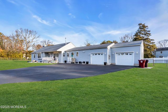82 Scott Drive, Bayville, NJ 08721