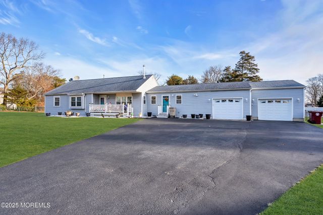 82 Scott Drive, Bayville, NJ 08721