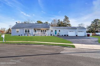 82 Scott Drive, Bayville, NJ 08721