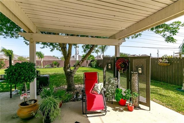 8206 Etienne Dr, Corpus Christi, TX 78414