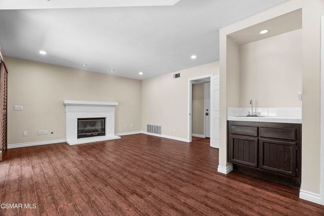 6421 Smoke Tree Avenue, Oak Park, CA 91377