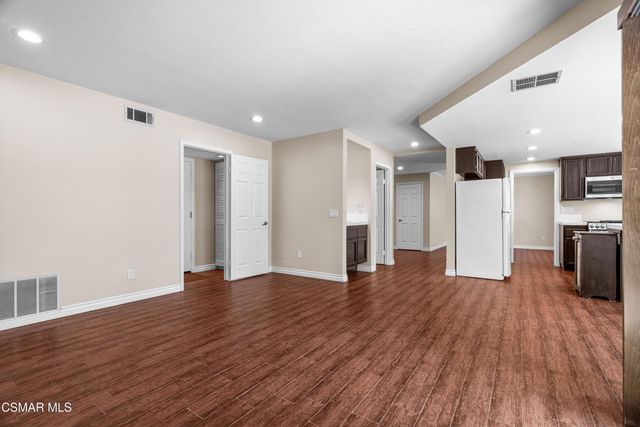6421 Smoke Tree Avenue, Oak Park, CA 91377