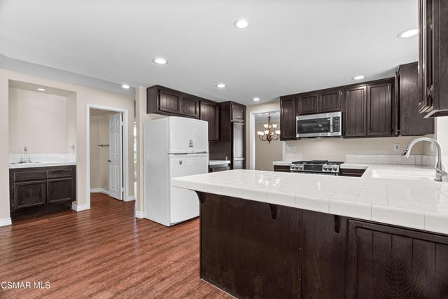 6421 Smoke Tree Avenue, Oak Park, CA 91377