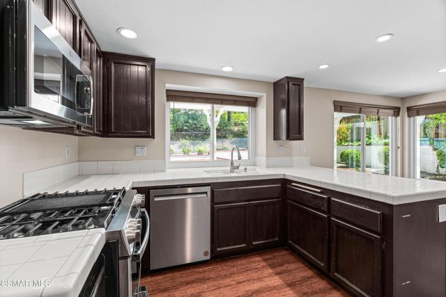 6421 Smoke Tree Avenue, Oak Park, CA 91377