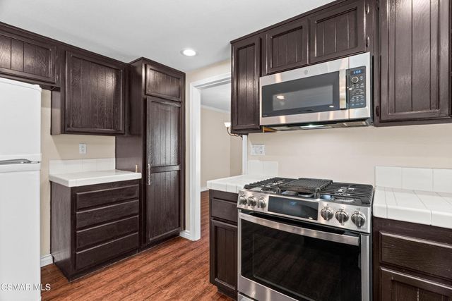 6421 Smoke Tree Avenue, Oak Park, CA 91377